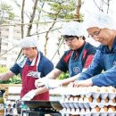 [대전교구] 대전교구청 사제단 야유회 대신 어르신에게 급식 봉사 펼쳐 이미지