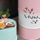 커피 마시는 코끼리 이미지