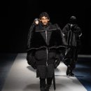 패션하우스 | 파리패션위크를 사로잡은 글로벌 패션하우스 송지오...브랜드 컬렉션 ‘CRUSHED, CAST, CONSTRUCTED’ 후기