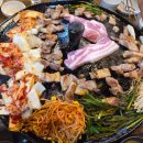 묵고갈래솥뚜껑삼겹살 이미지