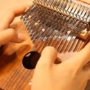 작은 엄지 피아노 칼림바 이미지