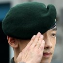 이제 `민간인 가수` 비, 첫 발걸음은 어머니 산소 이미지