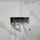 검단신도시모아미래도엘리트파크경로당 | 검단 신도시 모아 미래도 엘리트 파크 거실에 깨진 아트월 타일 해결했어요.