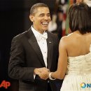 오바마 대통령이 부인 미셸 오바마와 함께 춤을 이미지