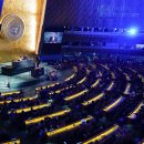 Dans la presse, une vieille dame de 80 ans, des députés désabusés, Édouard 이미지