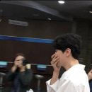 꽃을든남자 이미지