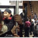 [US] 美 네티즌 "맙소사! 김수현이 뉴욕 지하철에 나타났어!" 이미지