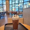 투썸플레이스 앞 횡단보도 | 고덕카페 투썸플레이스에서 초콜릿라떼 마심