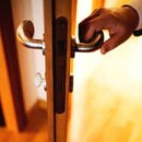【방 문을 따야지 정답을 얻을 수 있다】 Open the Door (정동희 체험론) 원룸임대하는 분에게 오늘 여성 임차인의 애인 남자 이미지