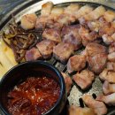 미소 먹으면 돼지 이미지