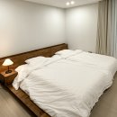 힐링데코인테리어 | 저상형 원목 침대로 완성한 에어비앤비 감성 침실 인테리어 썸앤데코 미겔 침대 후기