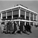 피난을 떠나는 가족 이미지