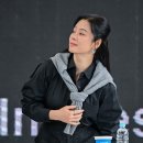 미소머금고 이미지