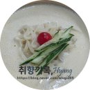 홍두깨국시집 | 경주 홍두깨국시 : 짭조름한 파란 나물을 넣어 먹는 별미 콩국수와 칼국수 후기. 정말 현지인 찐맛집~