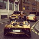 런던 거리에 "금빛 슈퍼카" 몰고 온 사우디 '금수저'들 이미지