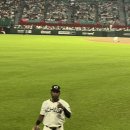 나 인천 외야쪽 앞에 앉아있었는데 거의 나혼자 다른팀이었거든? 에레디아씨가 나보고 팀갈하라고함 이미지