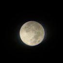 9년 전 (2013년 9월 20일) 디지털 카메라로 찍은 달 이미지
