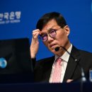 [데스크에서] 이창용 총재, 외통수 걸렸나 이미지