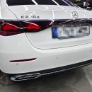 명도자동차공업사 | 강남 도곡동 벤츠 E220d 뒷범퍼 판금도색 | 화이트 컬러 조수석측 긁힘 1박 2일 복원