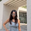 "누가 60대래?" 황신혜, 군살 없는 몸매에 시선 집중 변함없는 몸매와 감각적인 스타일링 이미지