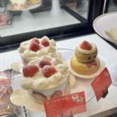 관평도서관 | 가성비는 없지만 맛은 있다 14900원 스타벅스 딸기 프레지에 케이크와 딸기 음료 아이와 먹어본 후기