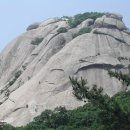 북한산 국립공원 인수봉과 백운대 rock climber 이미지
