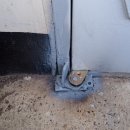 국제아파트 앞 2 | 부산 사하구 다대동 국제그린 아파트 현관문 피벗 교체 수리 | 문이 앞으로 끼이는 증상 해결