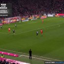 [바이언 vs 프랑크푸르트] 아르노 칼리뮈앙도 추격골인데 이게 뭔가요.............gif 이미지