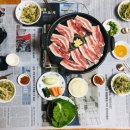 ＜달님도 한 식구 - 노릇노릇 노글노글＞달님도 한 식구 마당귀 감나무 아래 두 볼이 불룩불룩 이미지
