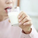 "매일 우유 한 컵 마시면?"...몸에 나타나는 뜻밖의 건강 효과는?... 이미지