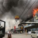 Dozens feared dead in mall fire 이미지