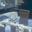 우주 비행사는 일련의 배터리 업그레이드 우주 유영에서 추가 작업을 완료합니다. 이미지
