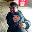 크리스마스를 앞둔 겨울 밤, 세 귀빈의 서울시청 광장 나들이 및 저녁 외식 이미지