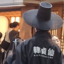 배우님 데뷔 11주년 기념 에코백 메고 산책 ✨️ 이미지
