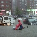 태풍 독수리 강타···베이징 집중 호우로 자동차 절반 물에 잠기고 도로 붕괴도 이미지