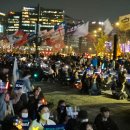 웃으며 관사 나온 尹에…비상행동 "사저 아닌 감옥가야" 이미지