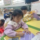 장갑과 모자 끈 끼우기 이미지