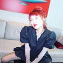 '던♥' 가수 현아, 찢어진 스타킹+과감한 포즈…뭘해도 섹시하네 이미지