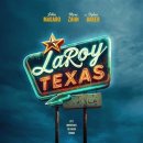 리오모텔 | 라로이 텍사스 《LaRoy Texas, 2023》 - 살고 싶지 않던 남자, 어이없는 착각으로 살인을 맡다?!