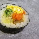 채소듬뿍인 김밥 이미지