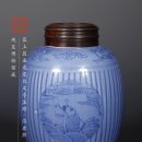 마미도 관복 박물관 청화 도자기의 형제자매: 남색 위에 남색, 황색 바탕에 청화, 남색 유약을 금으로 칠한 것 이미지