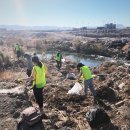 Shine City Project cleans up at Duck Creek Trailhead at Wetlands Park 이미지