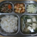 20190625 - 보리밥, 팽이버섯부추맑은국, 안매운돼지고기두루치기, 양배추나물, 깍두기 이미지