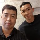 정회원 산행모임 연기된 날 프로축구 울산현대 선수님과 인증샷을 남겼습니다 이미지