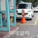 공중전화 부스 옆 이미지