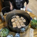 무쇠김치삼겹 - 마포구 와우산로21길 20-5 | 무쇠김치삼겹
