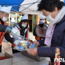 배우 전무송 회원님 - 포항 지진피해 이재민 급식봉사 참여 이미지