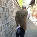 해외 패션 플랫폼에 소개된 동묘 할배 스트릿 패션 이미지