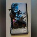 미국 DC 고등학교에서 휴대폰 폭발로 부상당한 사람소방당국은 리튬이온 배터리 결함으로 휴대폰이 폭발했다고 밝혔다 이미지