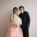 유노핏 | 부산스튜디오 유노스튜디오 웨딩촬영 후기 : 베이지 배경 앞 커플씬